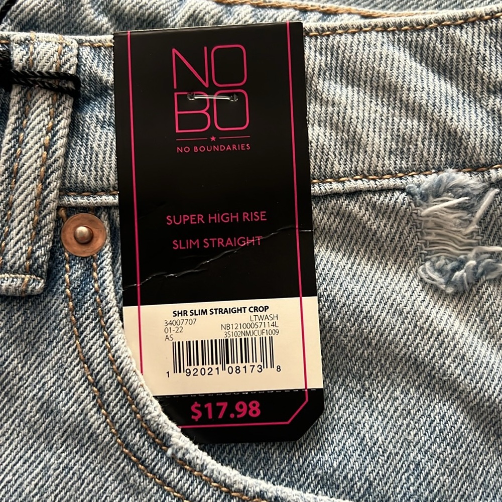 No Boundaries Super High-Rise Slim Straight Lightwash distressed jeans- 17 - Picture 7 of 7